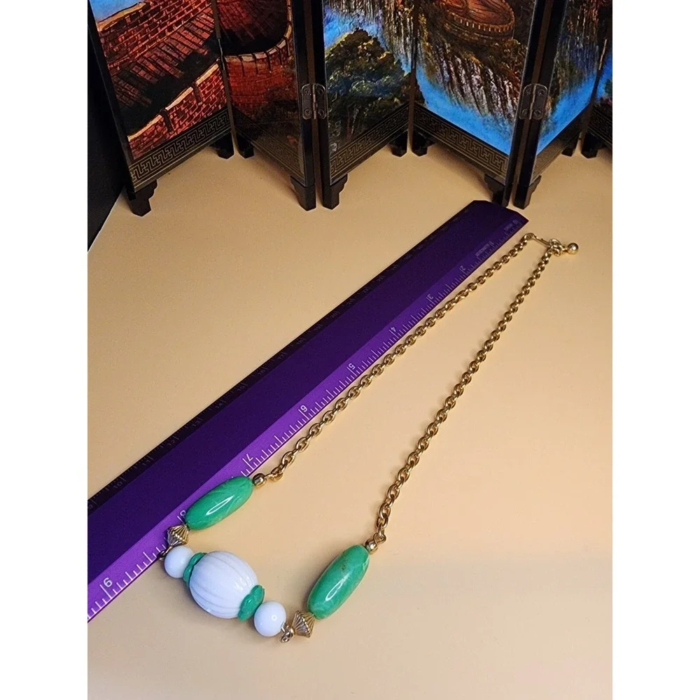 Vintage AVON Necklace Green & White Lucite Bead Gold Tone 18